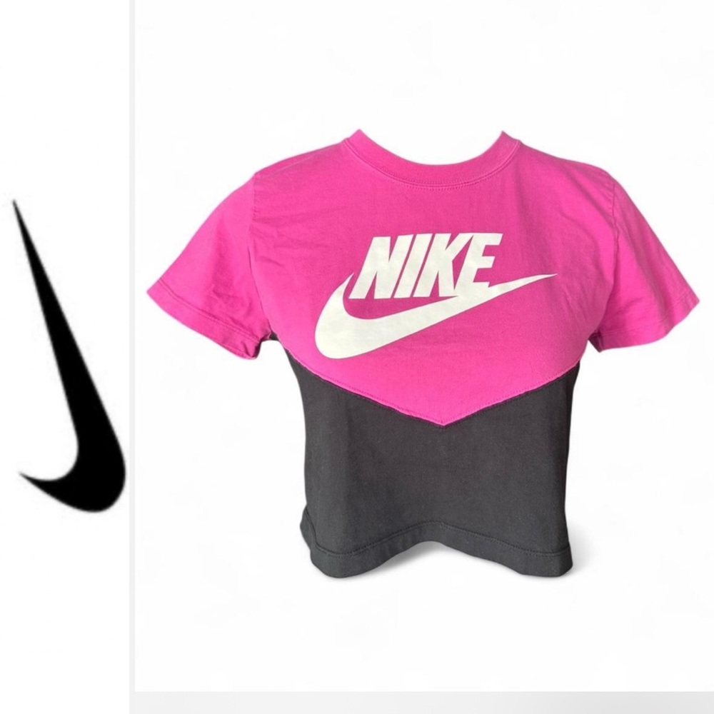 Nike🩷🖤' Pink & Black Colorblock Logo T-Shirt